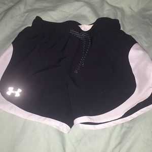 Girls under armour heat gear loose shorts y/m